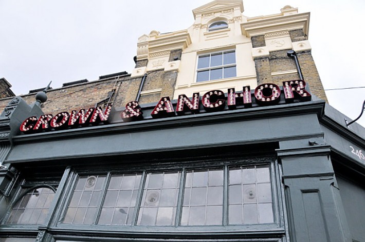 crown-and-anchor-2